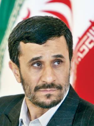 نجاد : الإمام المهدي المنتظر يدير الشؤون الإيرانية كافة