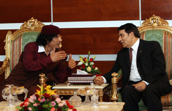قمة طرابلس : القذافي يدعو للتمسك بالجامعة العربية والاتحاد الافريقي 