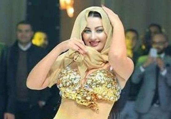 صافيناز تثير الضجة ببدلة رقص عارية وحجاب شرعي شاهد