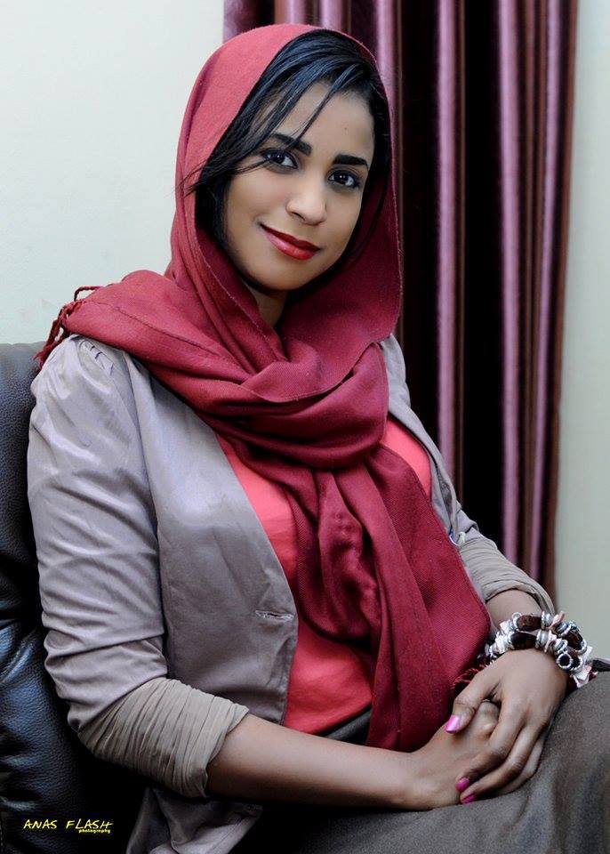 المذيعة أروي خوجلي ترد على قرار فصلها