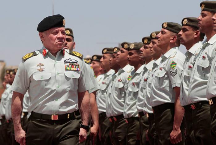 نتيجة بحث الصور عن الملك يسلم علم القائد الأعلى إلى كتيبة جعفر بن أبي طالب الآلية